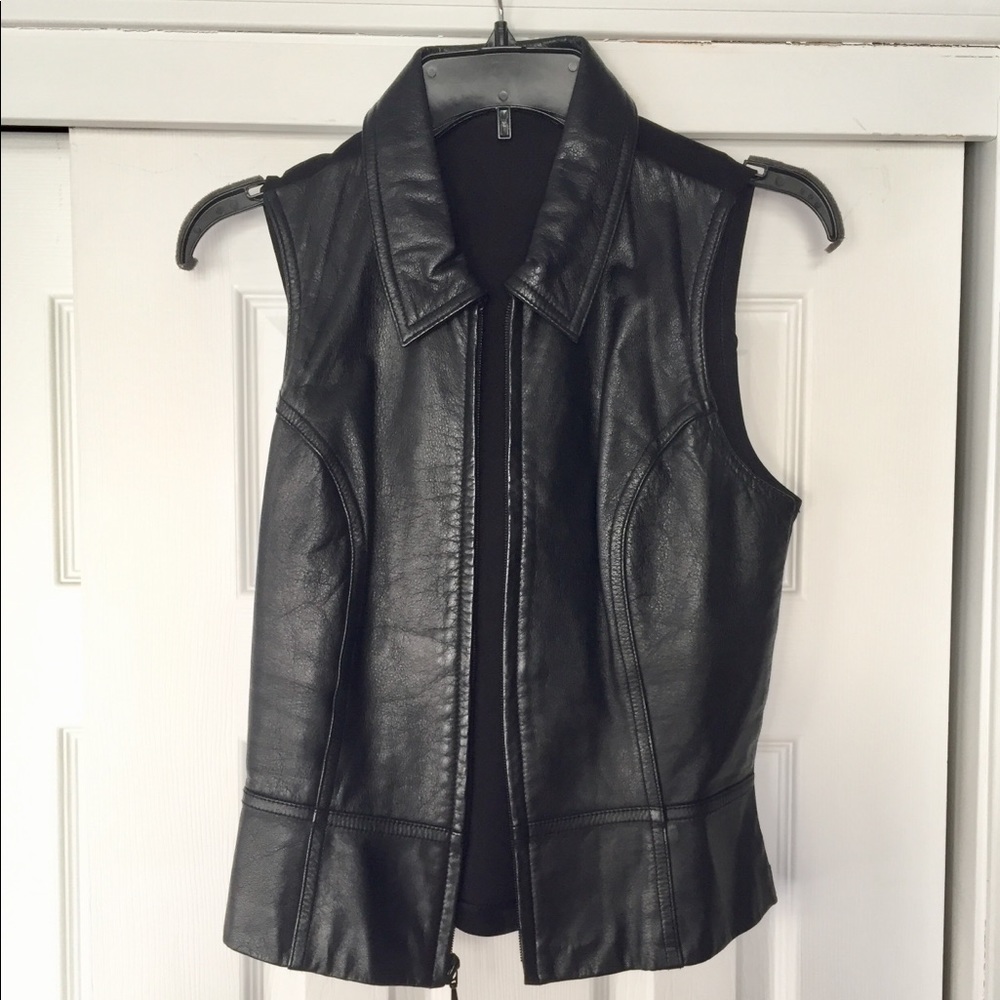 Leather vest with zipper